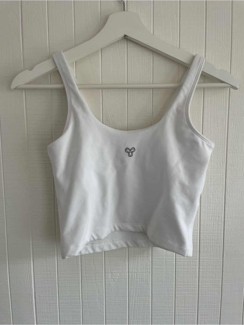 Aritzia TNA Action Set - Tank & Bike Shorts in White/Cloud White - Picture 4 of 9
